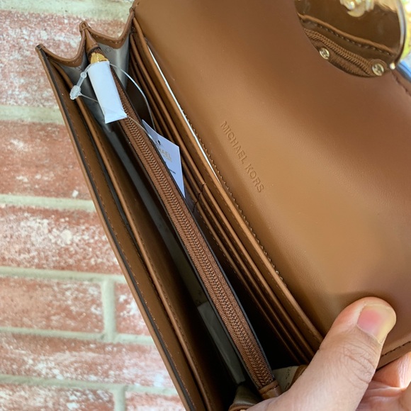 Michael Kors Fulton LG Continental Wallet - Picture 4 of 5